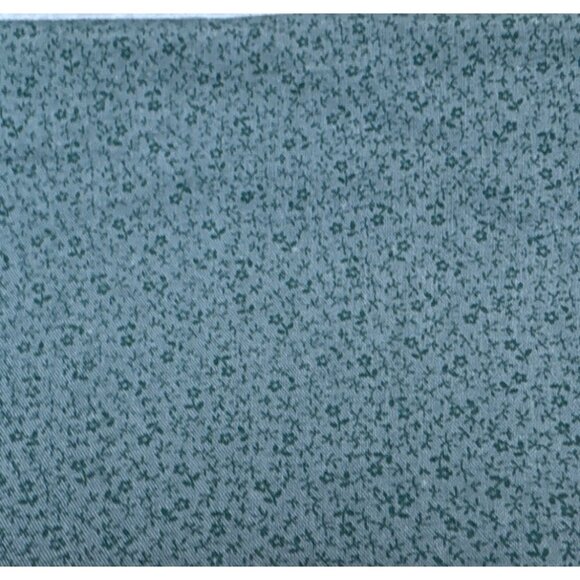 Green Floral Cotton Fabric 1/2 yard x 44" wide for Sewing Quilting Crafts - Picture 1 of 3